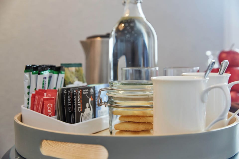 Double Room, 1 King Bed (Bluebell Room) | Coffee and/or coffee maker
