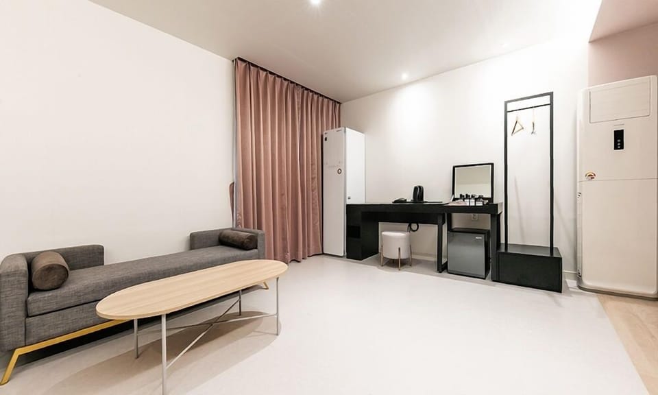 Premium Room | Down comforters, free WiFi