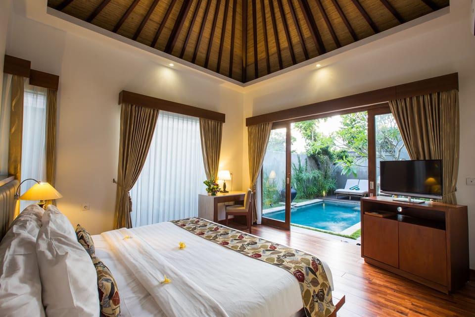 Villa, 1 Bedroom, Private Pool | Minibar, in-room safe, desk, blackout drapes