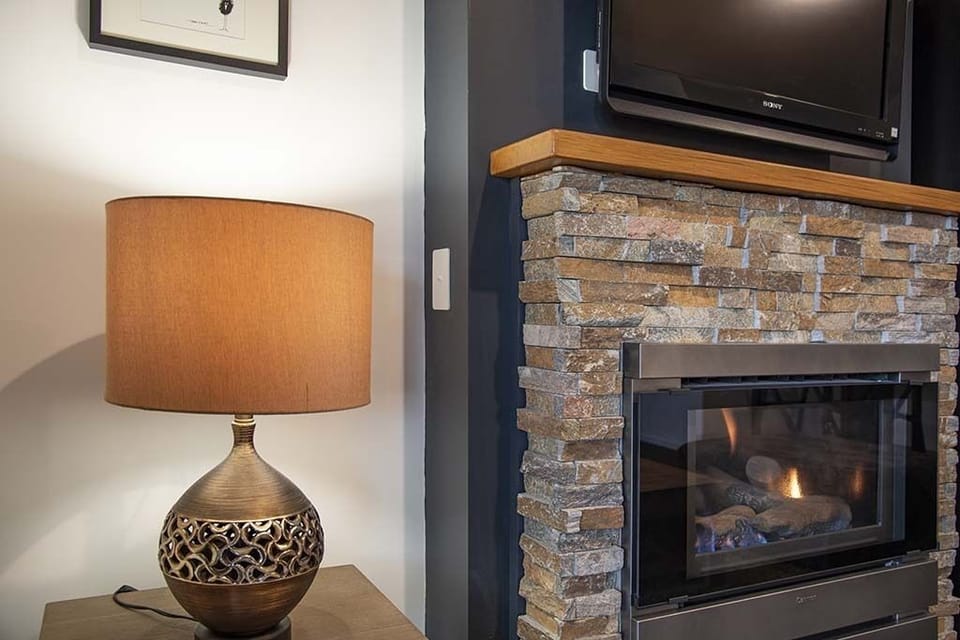 Gas log fire