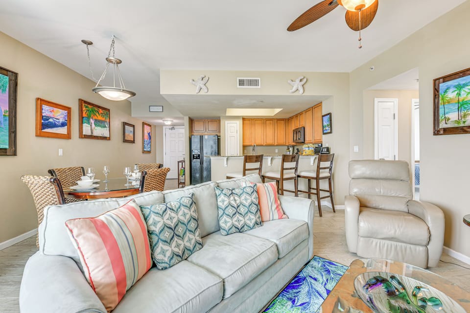 Living Room | Queen Sleeper Sofa | Free WiFi | Central A/C & Heat