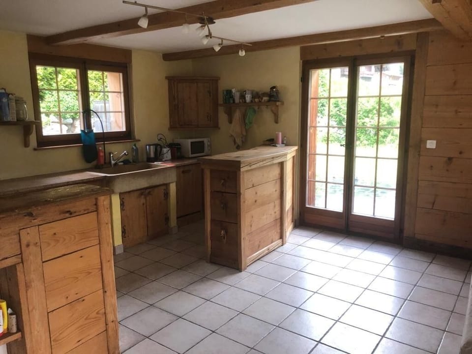 kitchen and bar 