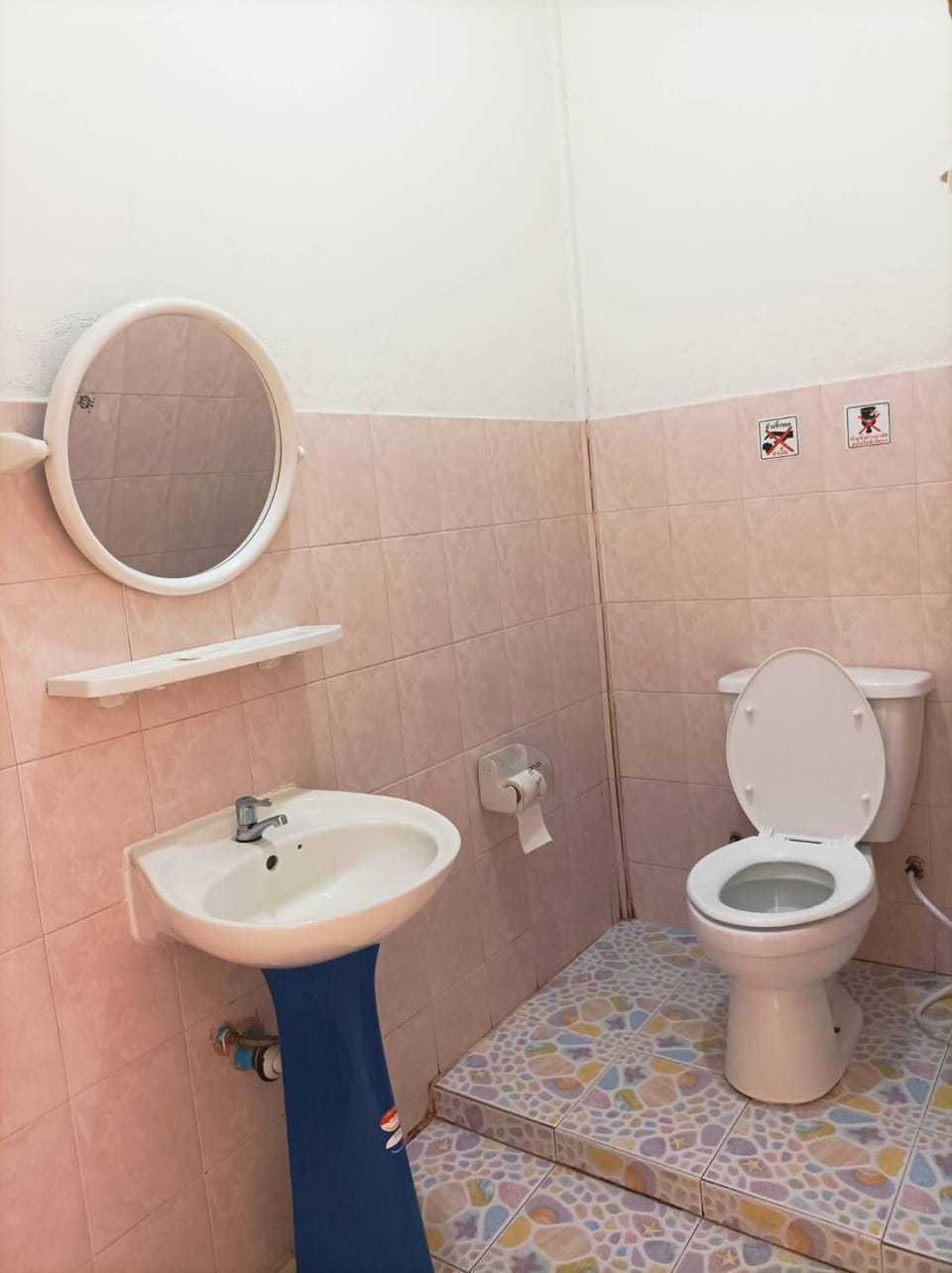 Superior Room | Bathroom | Shower, rainfall showerhead, towels, soap