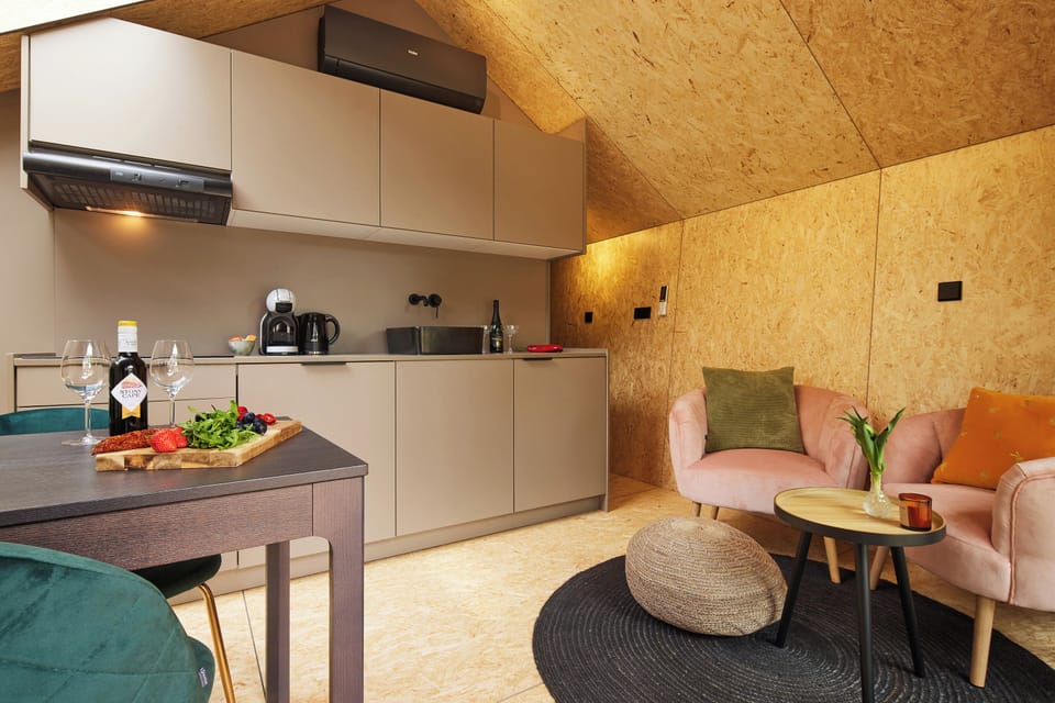 Diamond Suite | Private kitchen | Full-size fridge, coffee/tea maker, cookware/dishes/utensils, freezer