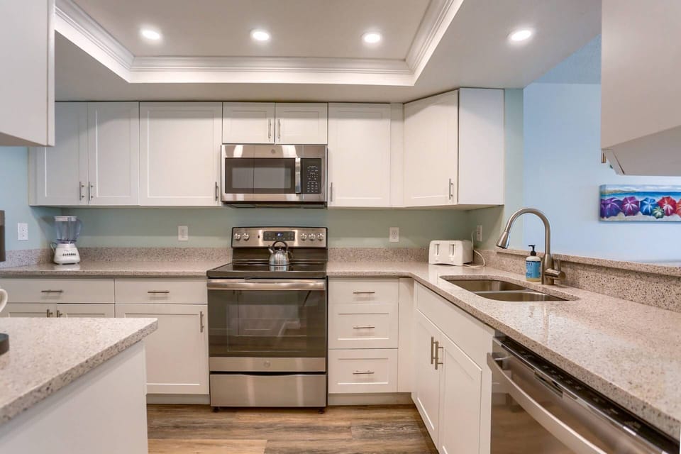 Fully Equipped Kitchen with All the Conveniences of Home!