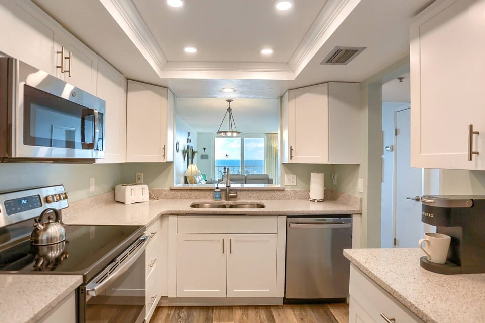 Fully Equipped Kitchen with All the Conveniences of Home!