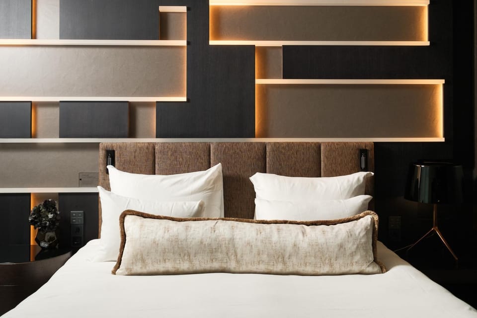 Egyptian cotton sheets, premium bedding, down comforters, minibar
