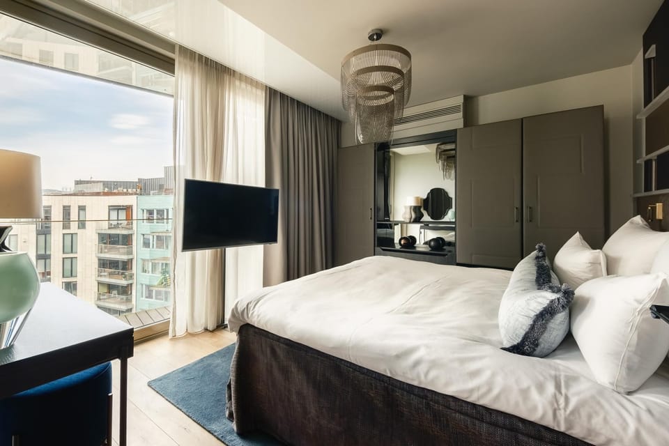 Suite | Egyptian cotton sheets, premium bedding, down comforters, minibar