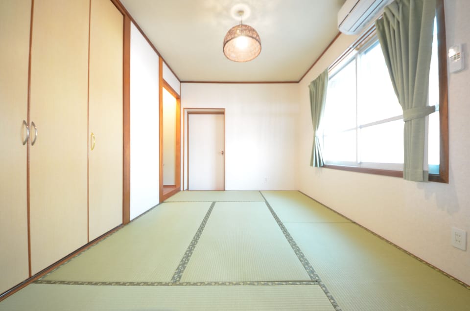Private Vacation Home | 3 bedrooms, iron/ironing board, WiFi (free), bed sheets