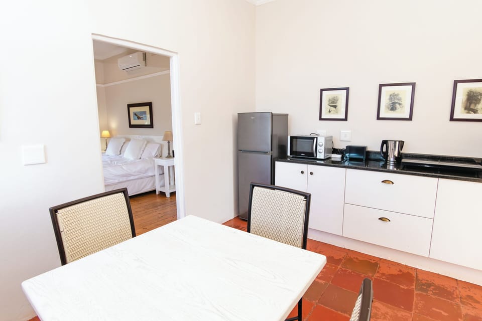 Family Cottage, 2 Bedrooms, Patio, Sea View | Living area | 42-inch Smart TV with digital channels