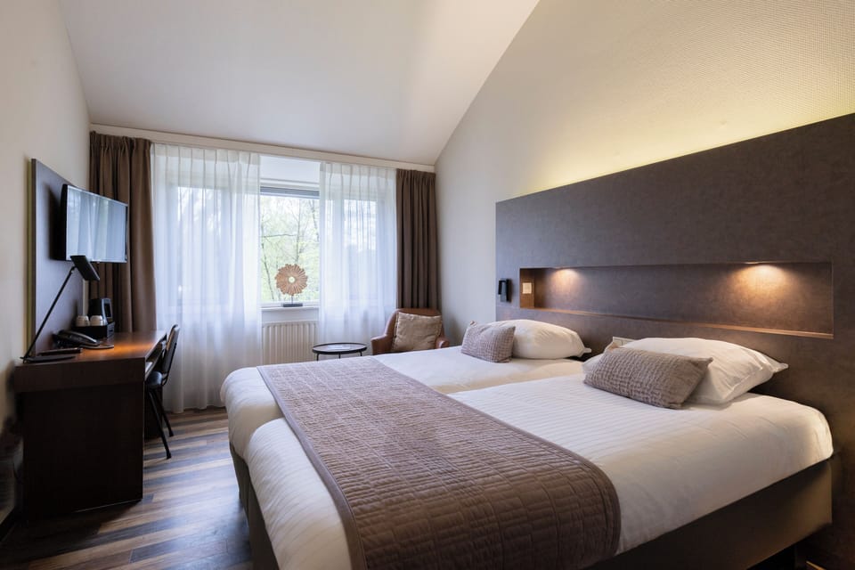 Comfort Twin Room | In-room safe, desk, cribs/infant beds, free WiFi