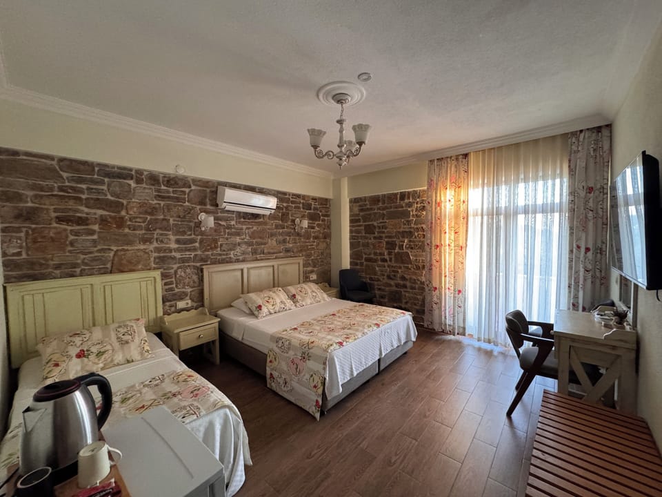 Deluxe Triple Room, Lanai, Sea View | Iron/ironing board, WiFi (free), bed sheets