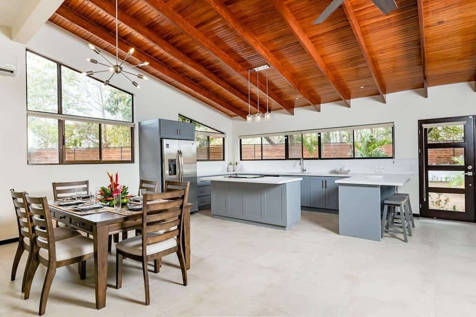 Kitchen & Dinning area