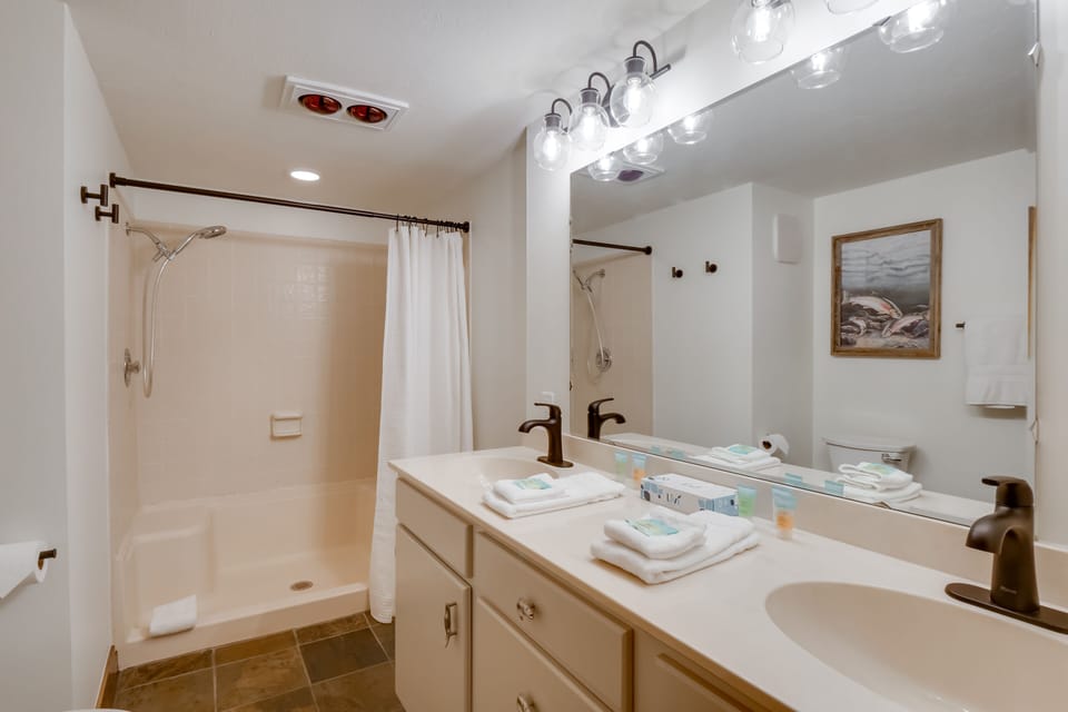 En-Suite Bathroom | Towels & Linens Provided