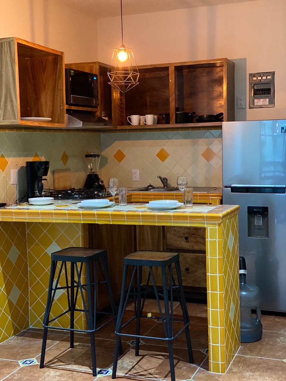 Breakfast Bar and Kitchenette