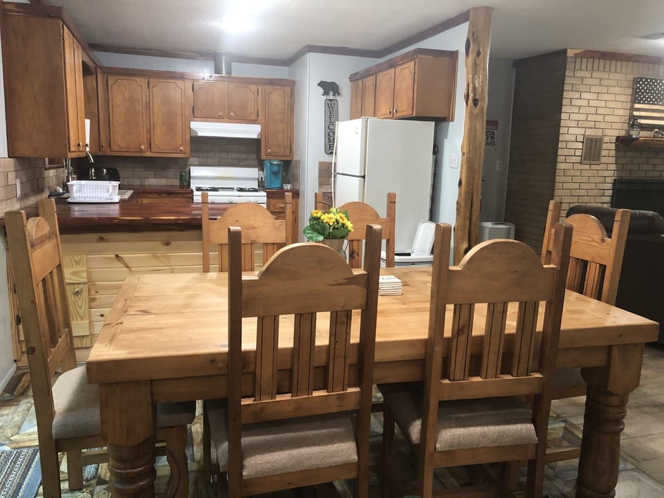 The table seats 6, but extra folding chairs are available. 