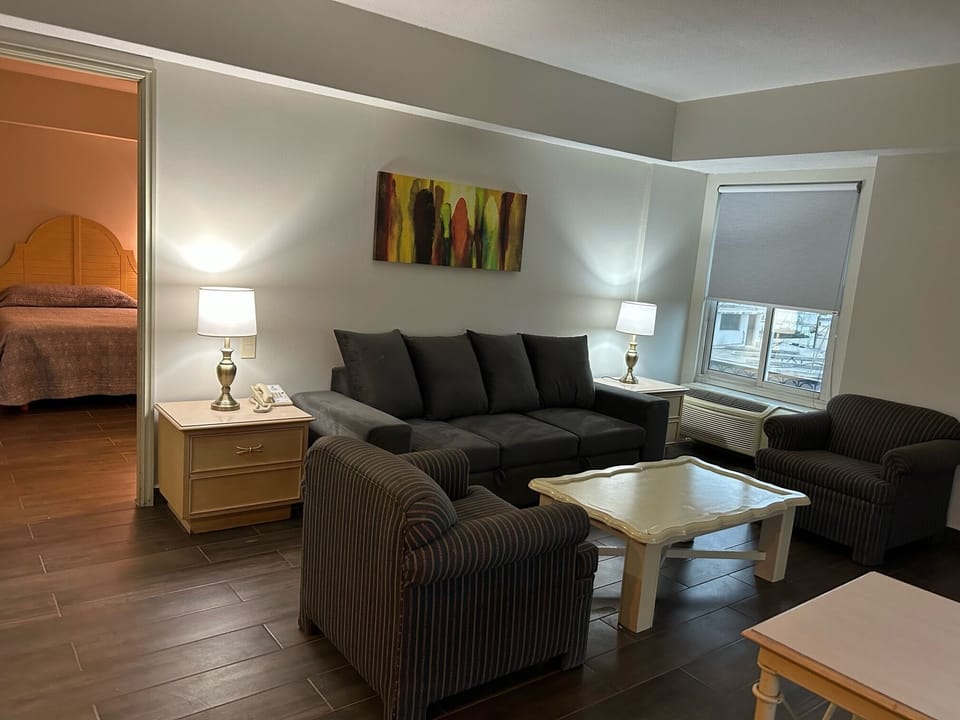 Family Studio Suite | Living area | 43-inch Smart TV with cable channels, TV