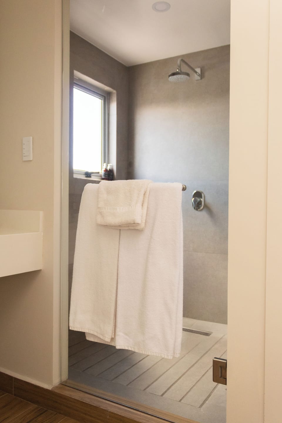 Junior Studio, Mountain View | Bathroom | Hair dryer, towels, soap, shampoo