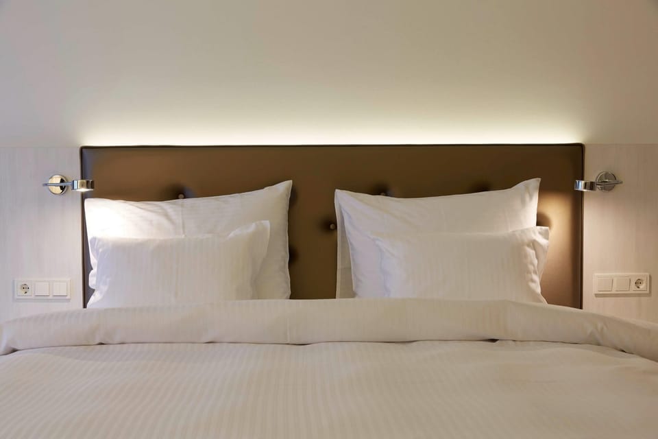 Standard Double Room, 1 Double Bed | Minibar, in-room safe, desk, laptop workspace