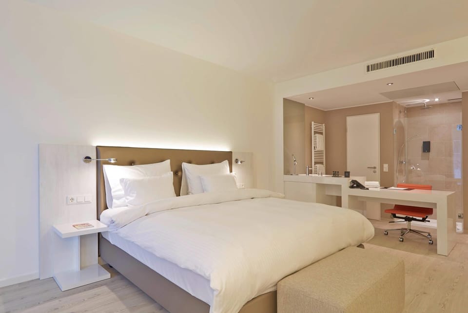 Minibar, in-room safe, desk, laptop workspace