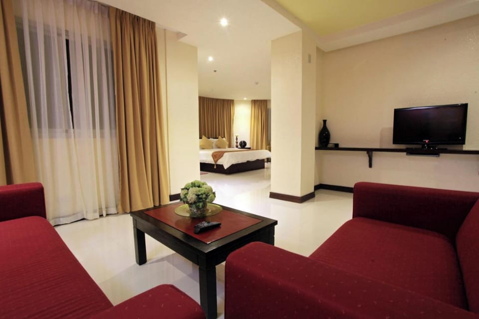Honeymoon Studio Suite | Minibar, in-room safe, soundproofing, rollaway beds (surcharge)