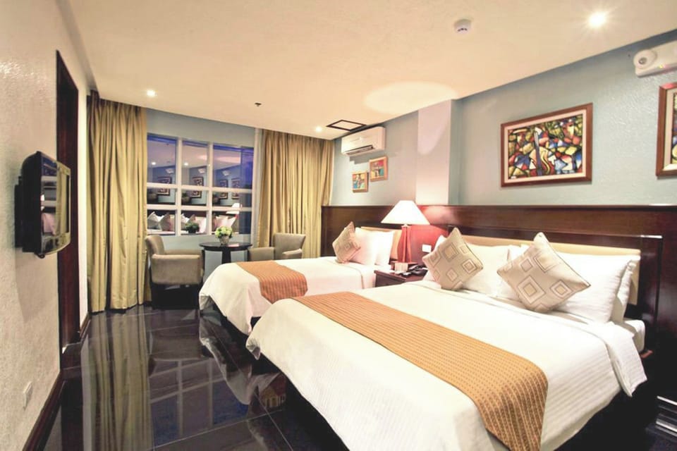 Family Studio Suite | Minibar, in-room safe, soundproofing, rollaway beds (surcharge)