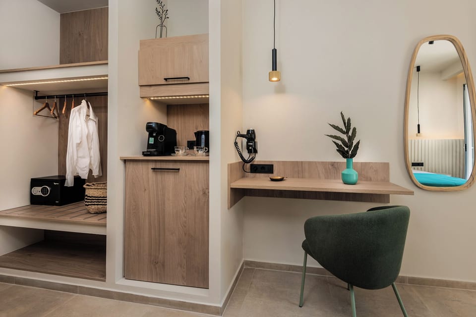 Superior Double or Twin Room | In-room safe, desk, laptop workspace, blackout drapes