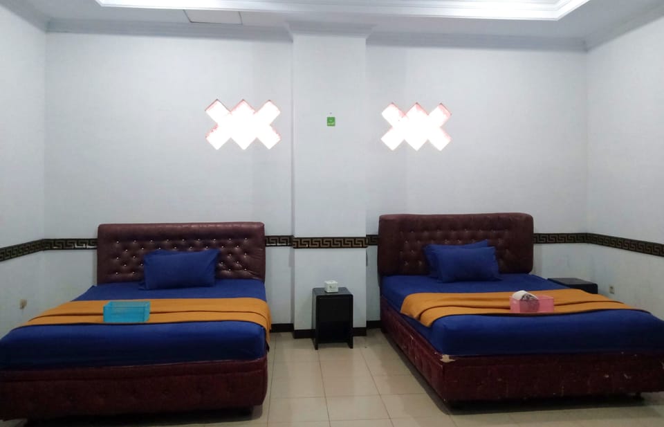 Family Room | Desk, free WiFi, bed sheets