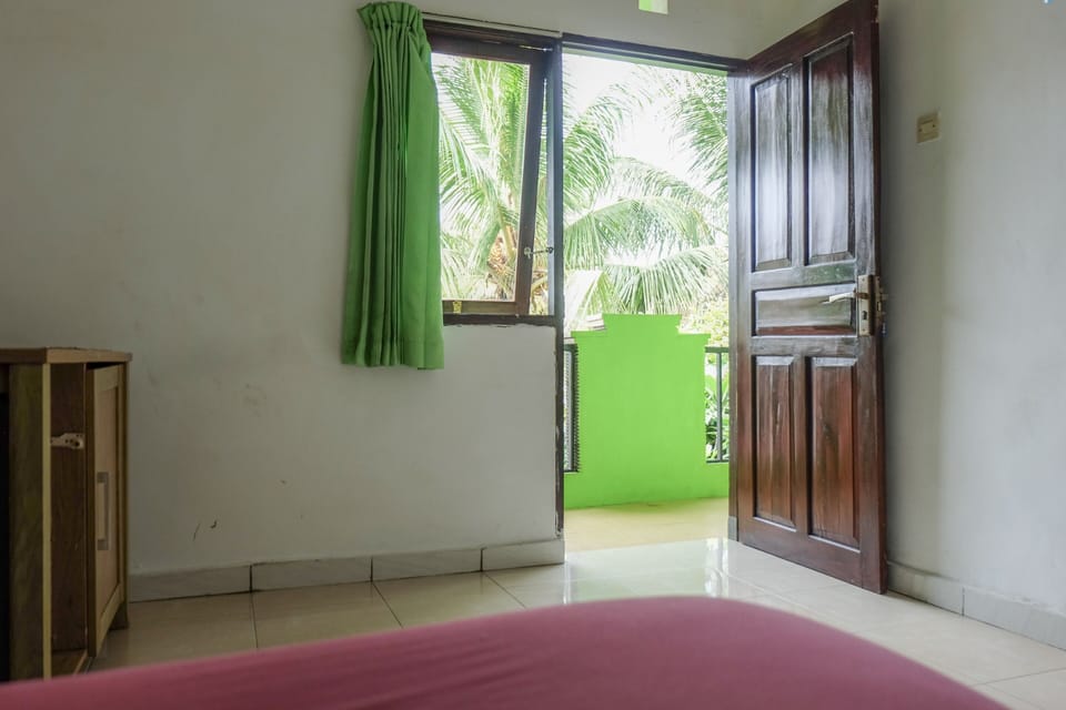 Standard Room | Desk, soundproofing, free WiFi, bed sheets