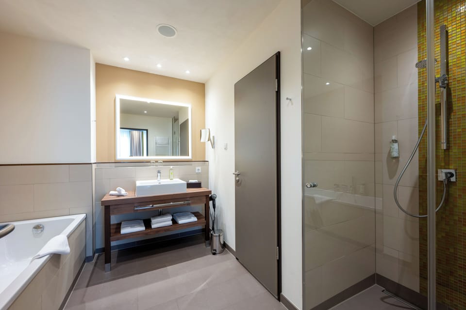 Standard Suite | Bathroom | Free toiletries, hair dryer, bathrobes, slippers