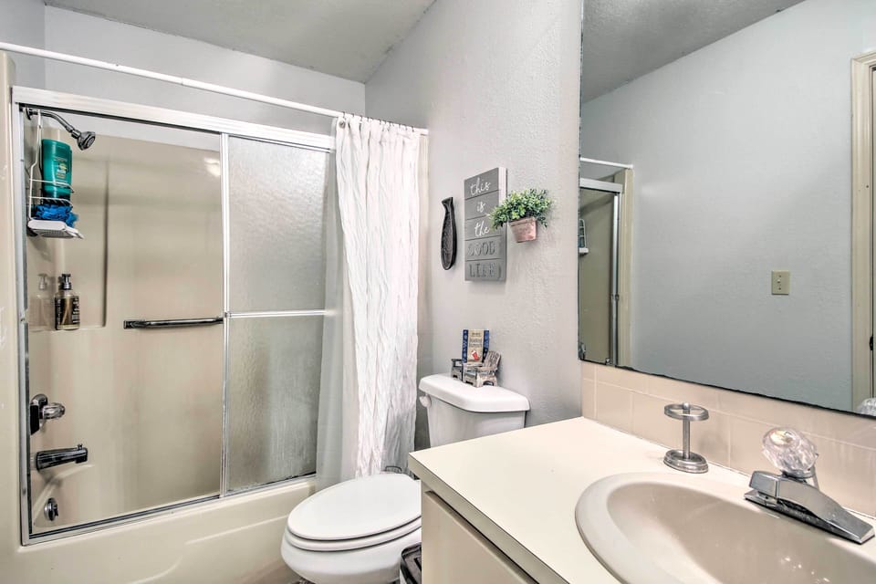Full Bathroom | Linens & Towels