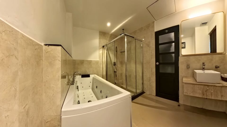 Deluxe Room, 1 Bedroom | Bathroom | Separate tub and shower, rainfall showerhead, free toiletries, bidet