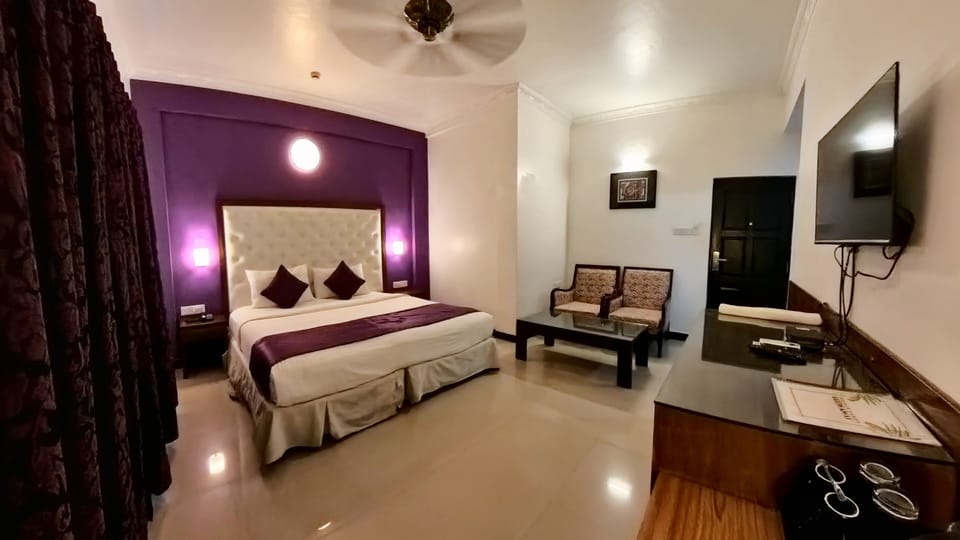 Standard Room | In-room safe, desk, blackout drapes, soundproofing