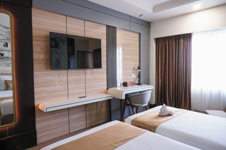 Deluxe Double or Twin Room | Desk, free WiFi, bed sheets, wheelchair access