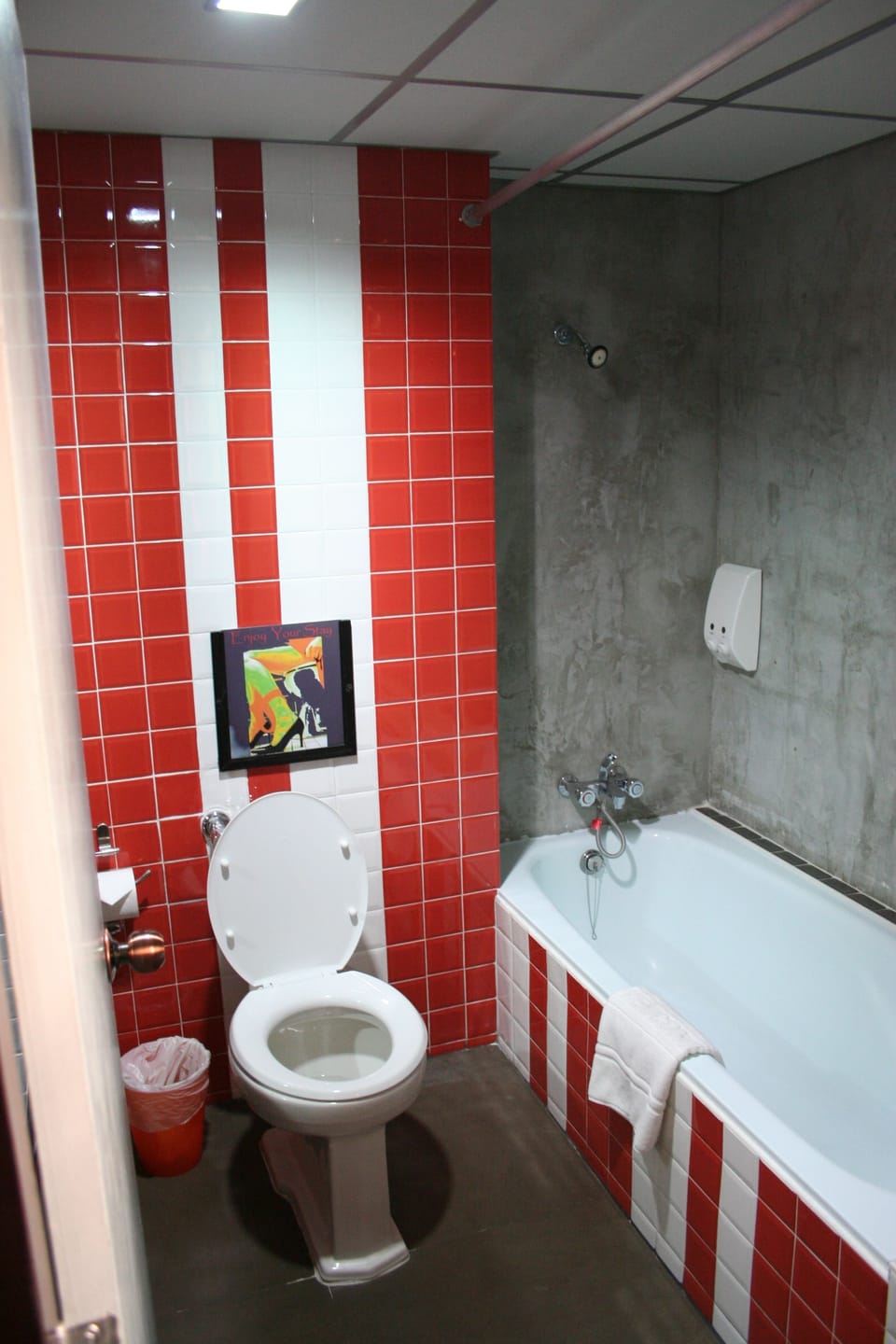 Deluxe Double or Twin Room | Bathroom | Combined shower/tub, free toiletries, hair dryer, bathrobes