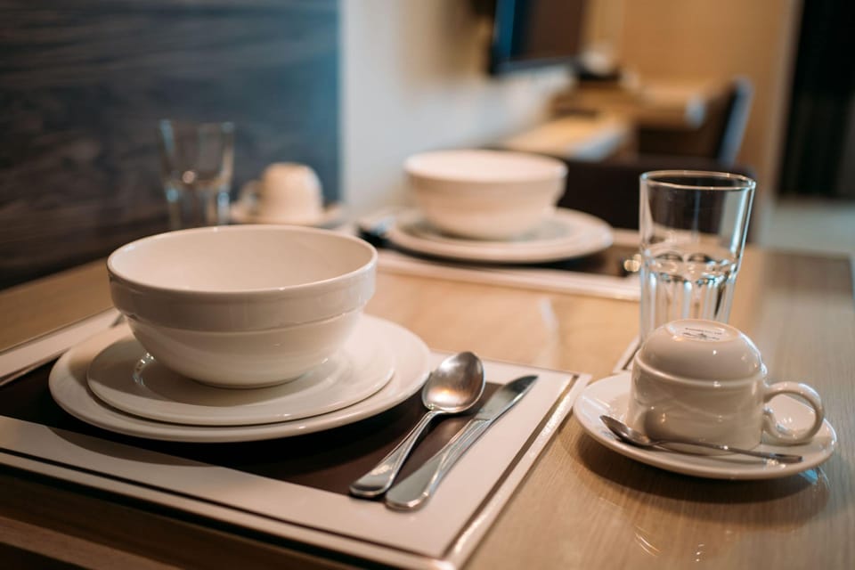 Deluxe Room | In-room dining