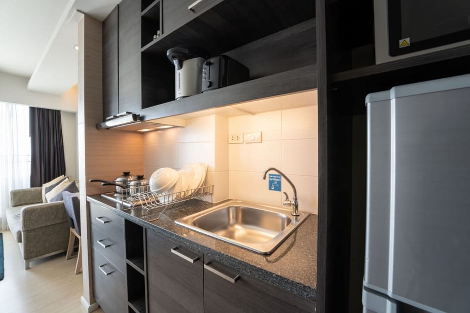 Deluxe Room | Private kitchenette | Full-size fridge, microwave, coffee/tea maker, electric kettle