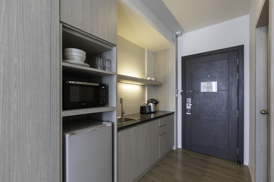 Deluxe Room | In-room safe, desk, soundproofing, free WiFi