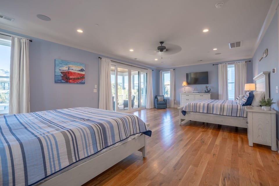 2 King room with private balcony IOP Dream | 915 Ocean Blvd | Isle of Palms SC