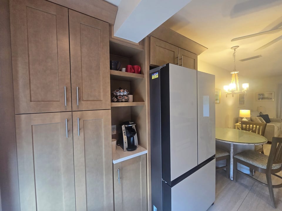 Comfort Villa, 2 Bedrooms, Non Smoking, Garden View | Private kitchen | Fridge, microwave, coffee/tea maker, electric kettle