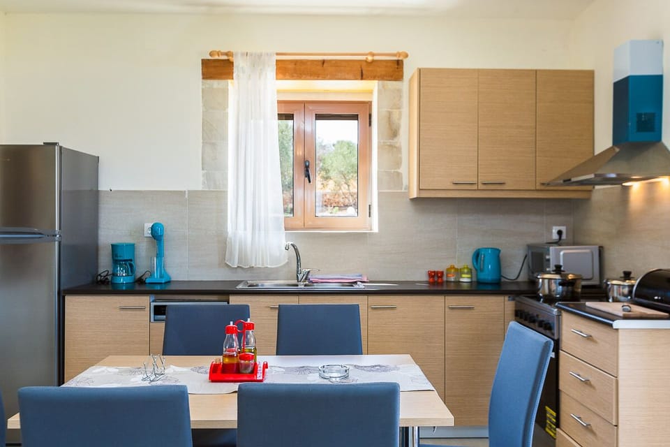 The kitchen is totally functional and fully equipped!