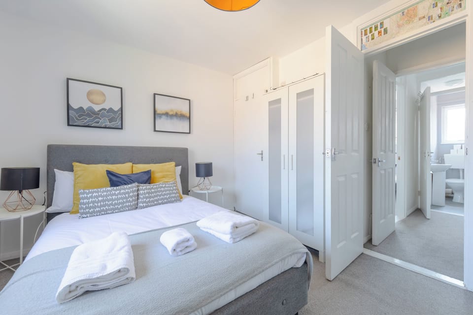 Stylish 4BD Home with Garden Near Kennington House in London Borough of Southwark