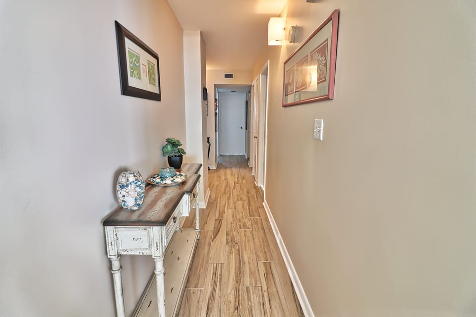 hall to bedrooms
