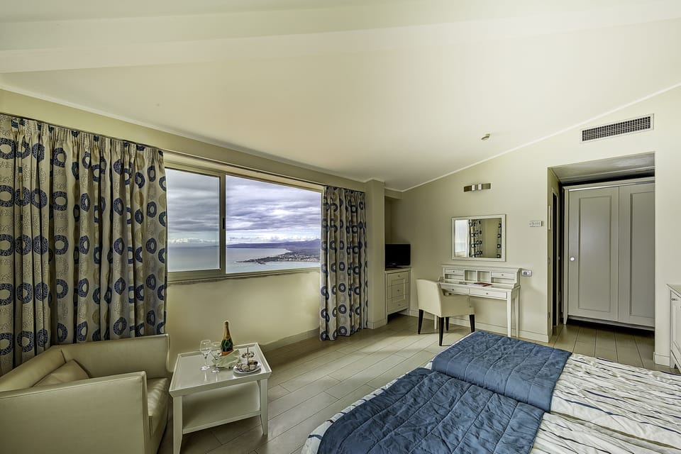 Minibar, in-room safe, desk, bed sheets