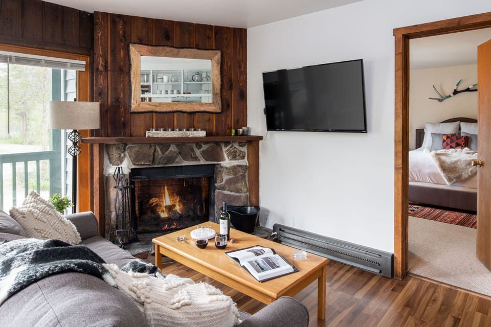 Living room with Fireplace