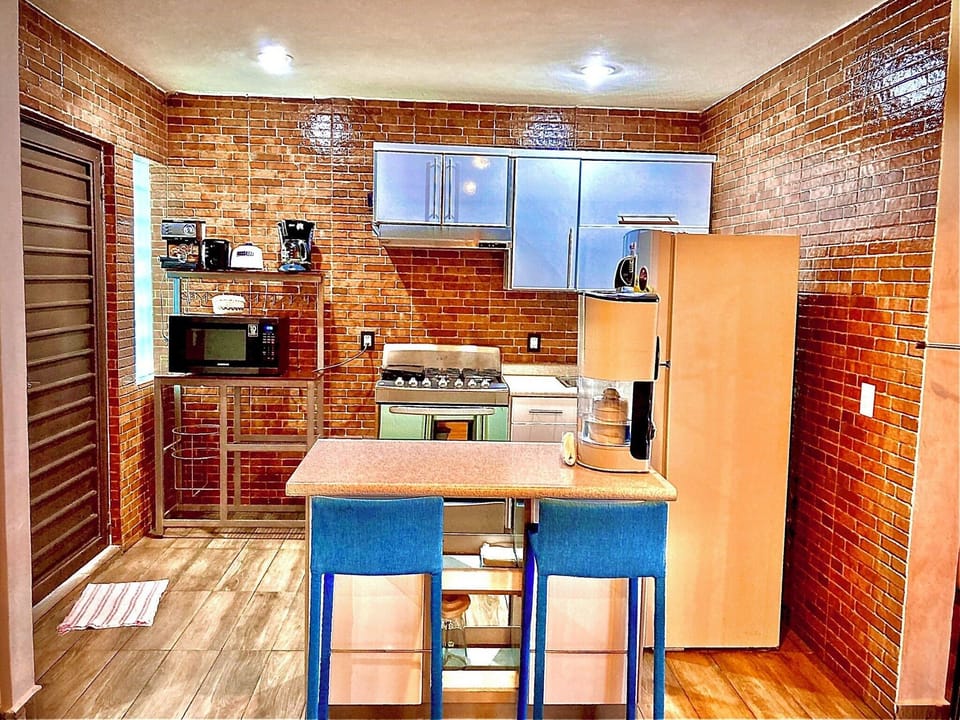 Amplia cocina integral equipada con todo lo necesario siéntete como en Casa!