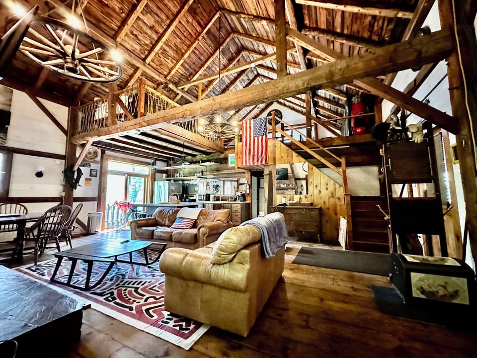 Cozy Renovated Barn perfect for any season to relax, live, work, play, see sites