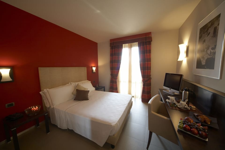 Superior Double Room | Minibar, in-room safe, individually furnished, desk