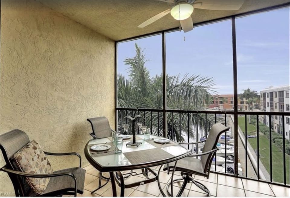 Screened In Lanai with sliding doors off living room and King size bedroom