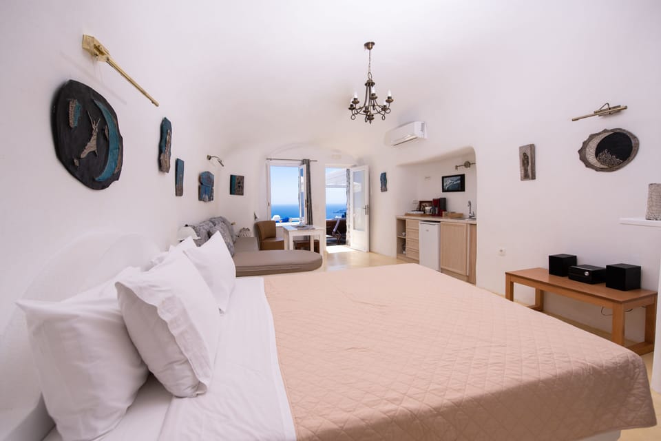 IATIS VIEW | 1 bedroom, premium bedding, soundproofing, iron/ironing board